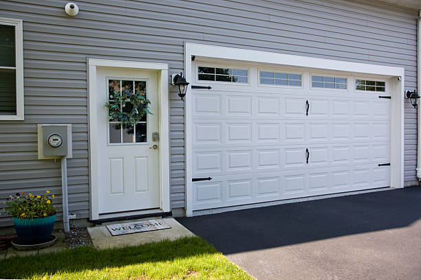 24/7 Emergency Garage Door Panel Replacement experts in Forreston, IL